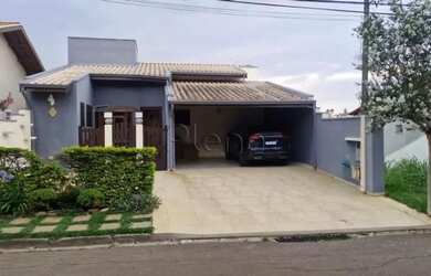 Imagem: A casa em condomínio possui 3 Dormitórios, 2 Banheiros, 4