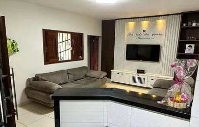 Imagem: A casa possui 3 Dormitórios, 3 Banheiros, 2 Vagas na garagem