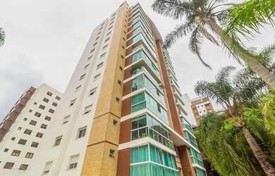 Imagem: O apartamento possui 3 Dormitórios, 2 Banheiros, 3 Vagas na