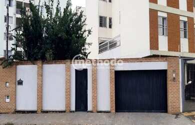 Imagem: A casa possui 3 Dormitórios, 2 Banheiros, 5 Vagas na garagem