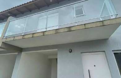 Imagem: A casa possui 2 Dormitórios, 2 Banheiros, 1 Vaga na garagem