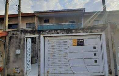 Imagem: A casa possui 4 Dormitórios, 2 Banheiros, 2 Vagas na garagem