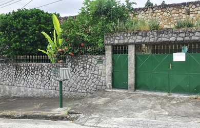 Imagem: A casa possui 3 Dormitórios, 3 Banheiros, 2 Vagas na garagem