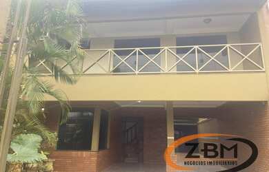 Imagem: O depósito possui 4 Vagas na garagem, 339m² de Área e está