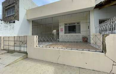 Imagem: A casa possui 3 Dormitórios, 3 Banheiros, 2 Vagas na garagem