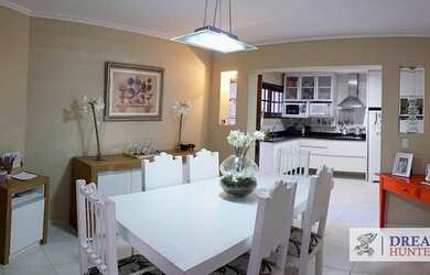 Imagem: A casa em condomínio possui 5 Dormitórios, 5 Banheiros, 5