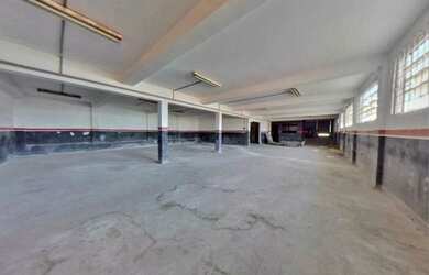 Imagem: O depósito possui 5 Vagas na garagem, 600m² de Área e está