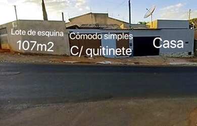Imagem: A casa possui 3 Dormitórios, 2 Banheiros, 2 Vagas na garagem