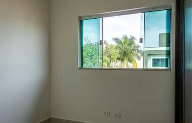 Imagem: A casa possui 2 Dormitórios, 2 Banheiros, 2 Vagas na garagem