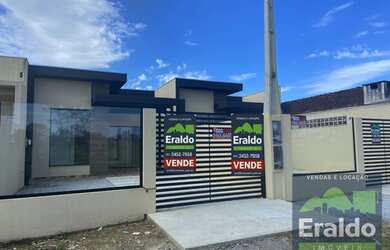 Imagem: A casa possui 3 Dormitórios, 1 Banheiro, 2 Vagas na garagem