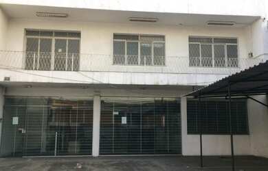 Imagem: A casa possui 5 Dormitórios, 4 Banheiros, 4 Vagas na garagem