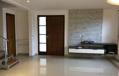 Imagem: A casa possui 3 Dormitórios, 3 Banheiros, 3 Vagas na garagem