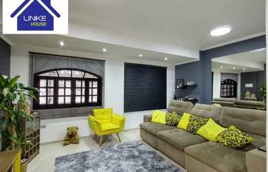 Imagem: A casa possui 4 Dormitórios, 4 Banheiros, 3 Vagas na garagem