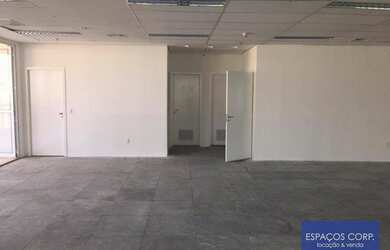 Imagem: O depósito possui 5 Vagas na garagem, 567m² de Área e está