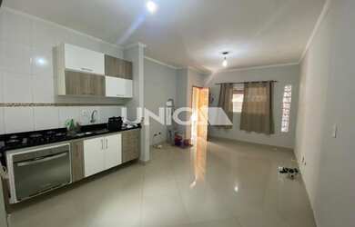 Imagem: A casa possui 2 Dormitórios, 1 Banheiro, 1 Vaga na garagem