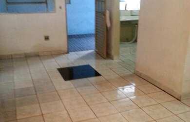 Imagem 11: Qnm 23 fundos 3qts 2 vagas água e luz e ent. separado 800,00 tratar,...