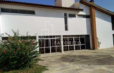 Imagem: A casa possui 4 Dormitórios, 5 Banheiros, 5 Vagas na garagem