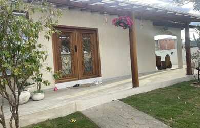 Imagem: A casa possui 4 Dormitórios, 4 Banheiros, 3 Vagas na garagem