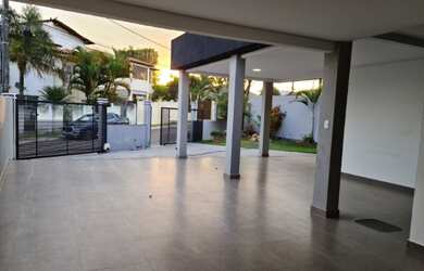 Imagem: A casa em condomínio à venda possui 4 Dormitórios, 5 Banheiros