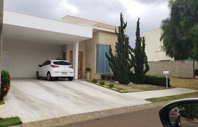 Imagem: A casa em condomínio possui 3 Dormitórios, 4 Banheiros, 2