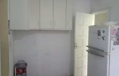 Imagem: A casa possui 4 Dormitórios, 2 Banheiros, 4 Vagas na garagem