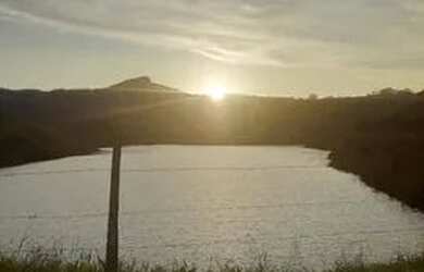 Imagem: O terreno possui 600m² de Área e está localizado em Centro