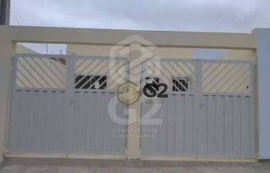 Imagem: A casa possui 3 Dormitórios, 2 Banheiros, 2 Vagas na garagem