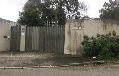 Imagem: A casa possui 5 Dormitórios, 1 Banheiro, 1 Vaga na garagem