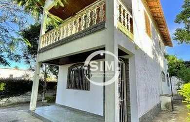 Imagem: A casa possui 3 Dormitórios, 2 Banheiros, 4 Vagas na garagem