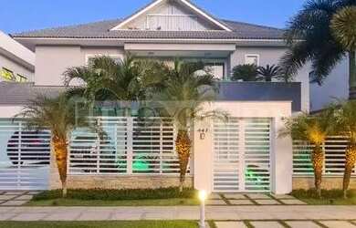 Imagem: A casa em condomínio possui 4 Dormitórios, 5 Banheiros, 3