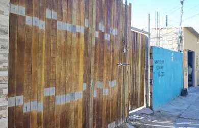 Imagem: A casa possui 2 Dormitórios, 1 Banheiro, 1 Vaga na garagem