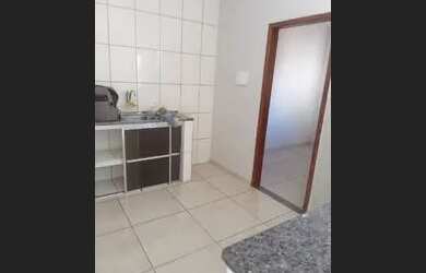 Imagem: A casa possui 2 Dormitórios, 1 Banheiro, 1 Vaga na garagem