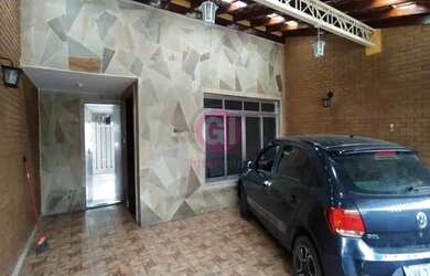 Imagem: A casa possui 3 Dormitórios, 3 Banheiros, 2 Vagas na garagem