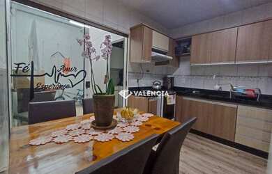 Imagem: A casa possui 2 Dormitórios, 1 Banheiro, 1 Vaga na garagem