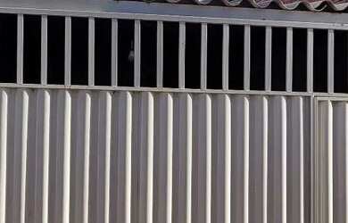 Imagem: A casa possui 1 Dormitório, 1 Banheiro, 1 Vaga na garagem