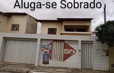 Imagem: A casa possui 2 Dormitórios, 2 Banheiros, 1 Vaga na garagem