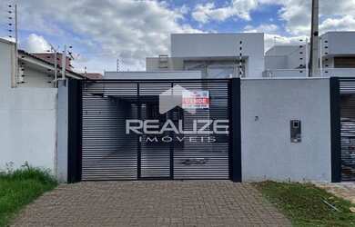 Imagem: A casa possui 3 Dormitórios, 2 Banheiros, 2 Vagas na garagem