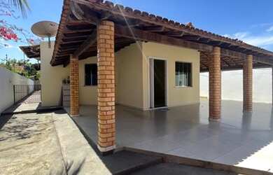 Imagem: A casa possui 4 Dormitórios, 4 Banheiros e 3 Vagas na garagem