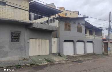 Imagem: A casa possui 5 Dormitórios, 5 Banheiros, 4 Vagas na garagem