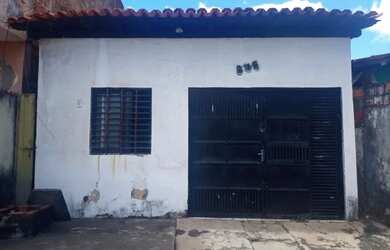 Imagem: A casa possui 2 Dormitórios, 2 Banheiros, 1 Vaga na garagem