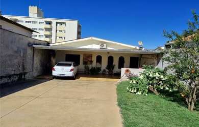 Imagem: A casa à venda possui 3 Dormitórios, 2 Banheiros, 5 Vagas