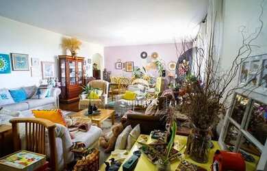 Imagem: O apartamento possui 3 Dormitórios, 1 Banheiro, 2 Vagas na