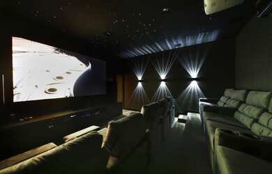 Imagem 7: Casa de condomínio para venda possui 700 metros quadrados com 4 quartos