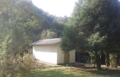 Imagem: A chácara possui 2.000m² de Área e está localizado em Taboão