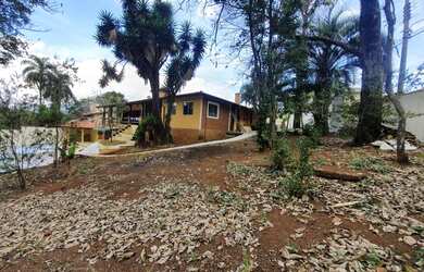 Imagem: A casa possui 5 Dormitórios, 4 Banheiros, 3 Vagas na garagem