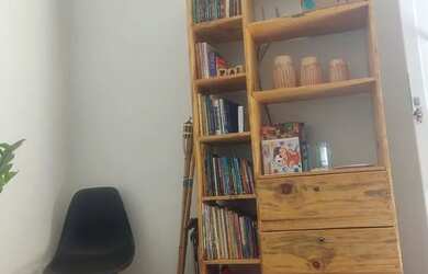 Imagem: A casa possui 2 Dormitórios, 1 Banheiro, 2 Vagas na garagem