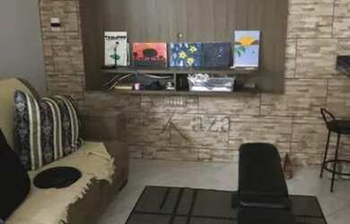 Imagem: A casa possui 5 Dormitórios, 3 Banheiros, 2 Vagas na garagem