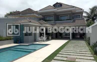 Imagem: A casa em condomínio possui 5 Dormitórios, 5 Banheiros, 4