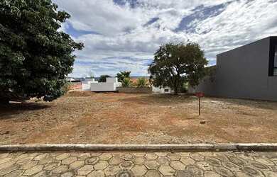 Imagem: O terreno possui 750m² de Área e está localizado em Jardim