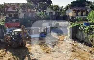 Imagem: O terreno à venda possui e está localizado em Anil, Rio de
